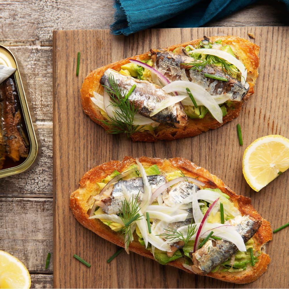 SEASON sardinas servidas en ensalada en cocina para inspiración de uso