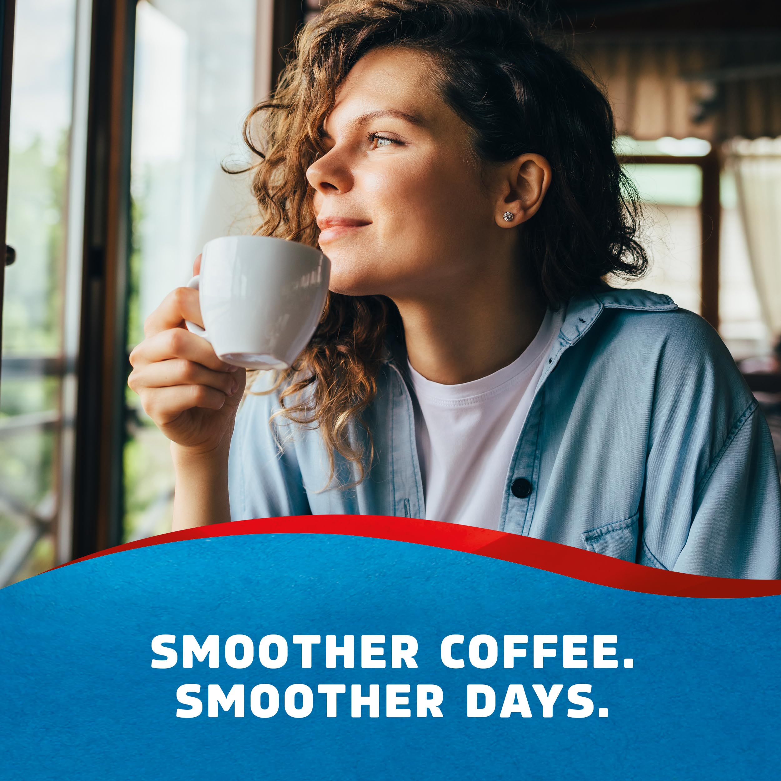 Seattle's Best Coffee cápsula en mano para comparar tamaño y facilidad de uso