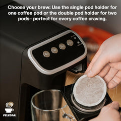Senseo cápsulas en mano para dispensar varias tazas rápidamente