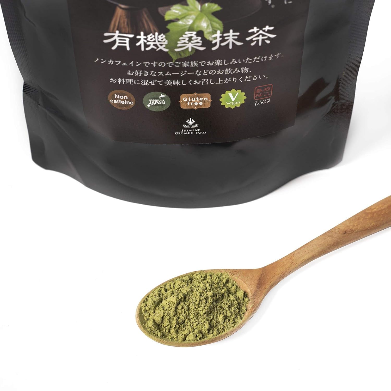 Shimane Organic Farm taza con Mulberry Matcha preparado destacando color verde brillante y sabor suave