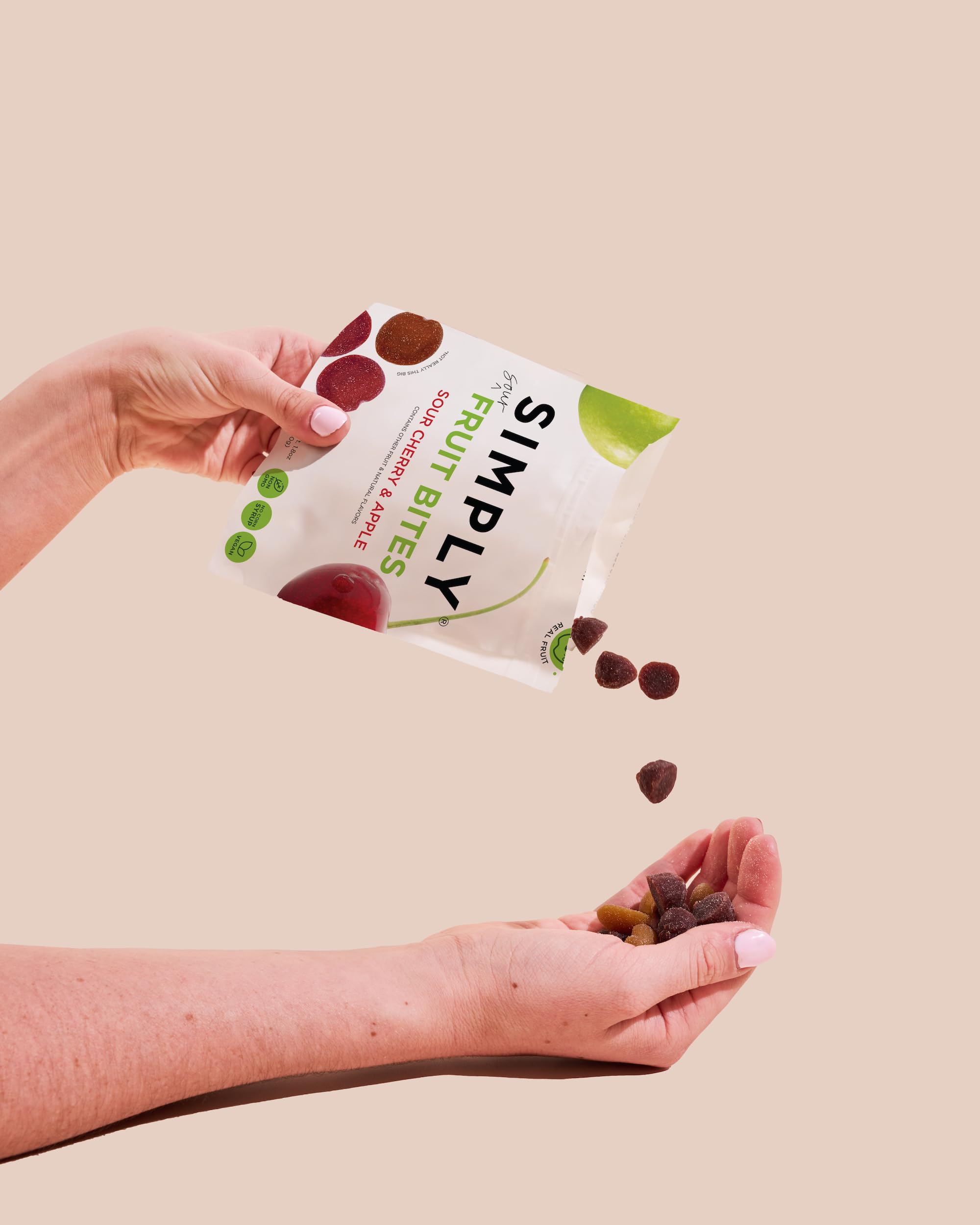 simply gummies en tabla de snacks elegante para compartir