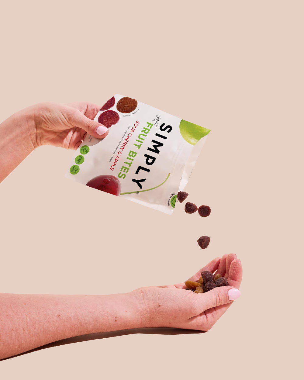 simply gummies en tabla de snacks elegante para compartir