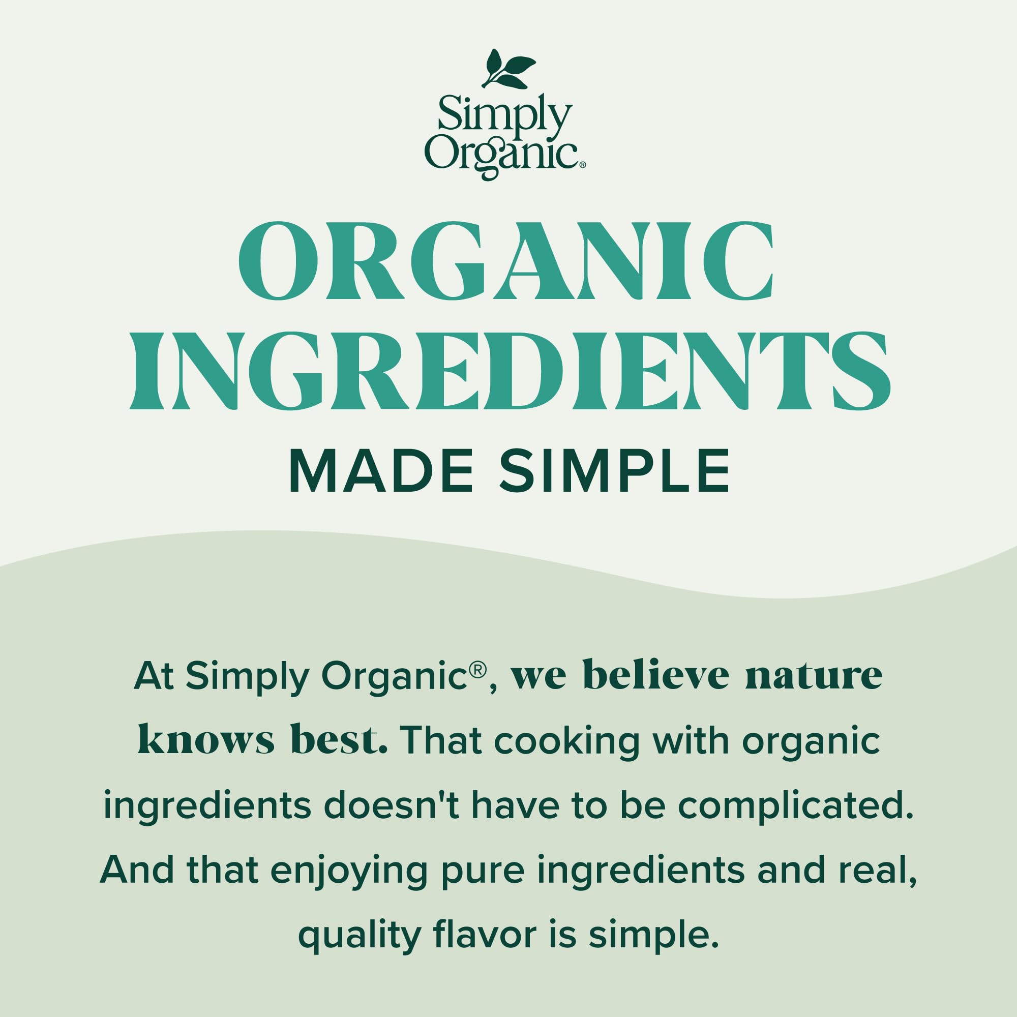 Simply Organic sobre en mano para comparar tamaño y conveniencia del paquete