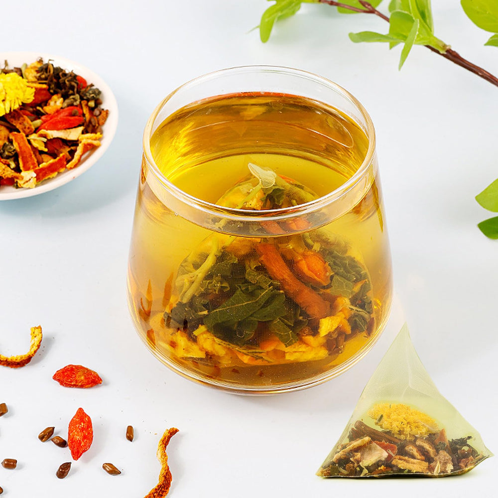 SIRDIKA taza con infusión caliente mostrando color brillante y aroma floral
