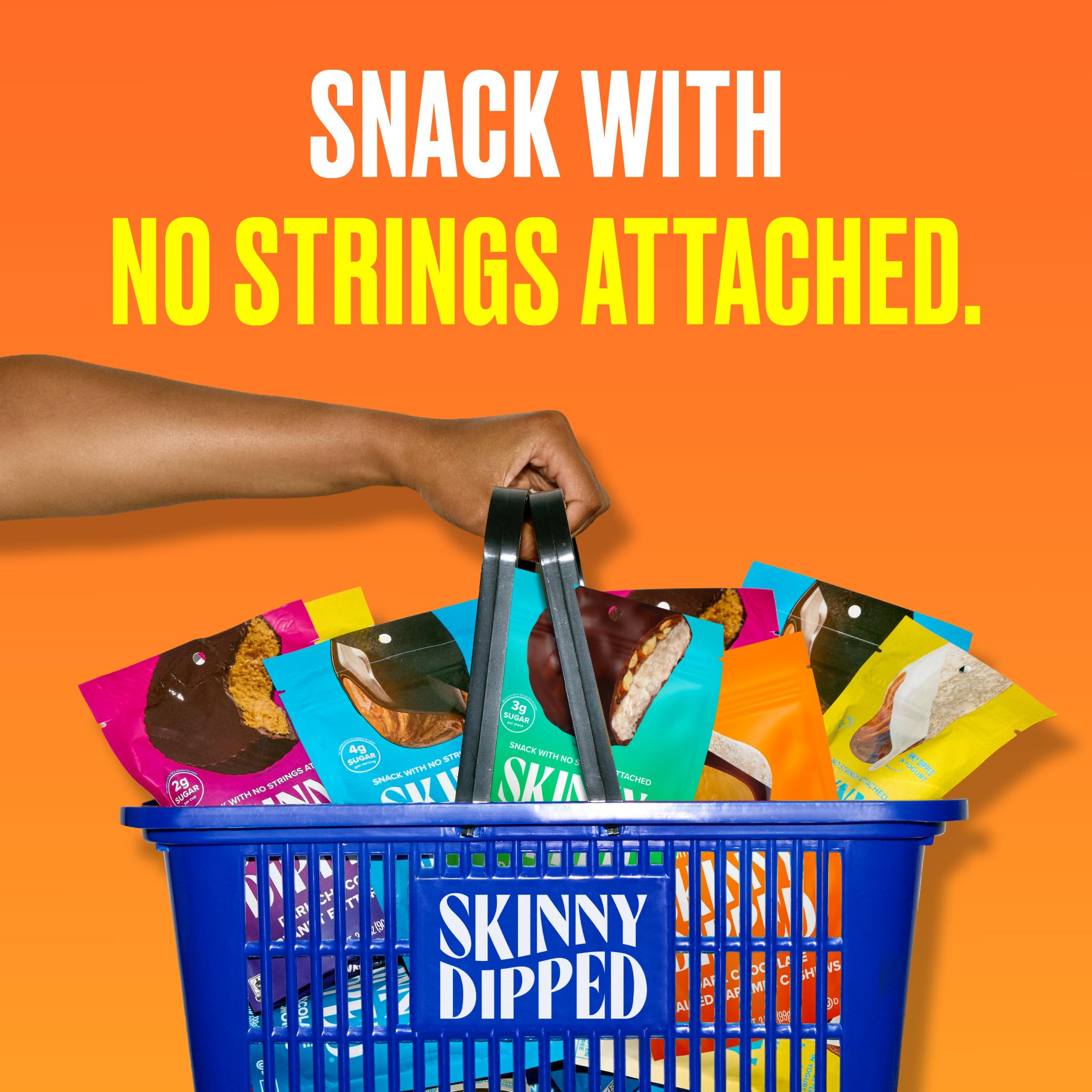 SKINNYDIPPED servicio en tabla de aperitivos con queso y frutas, sugiere maridaje elegante