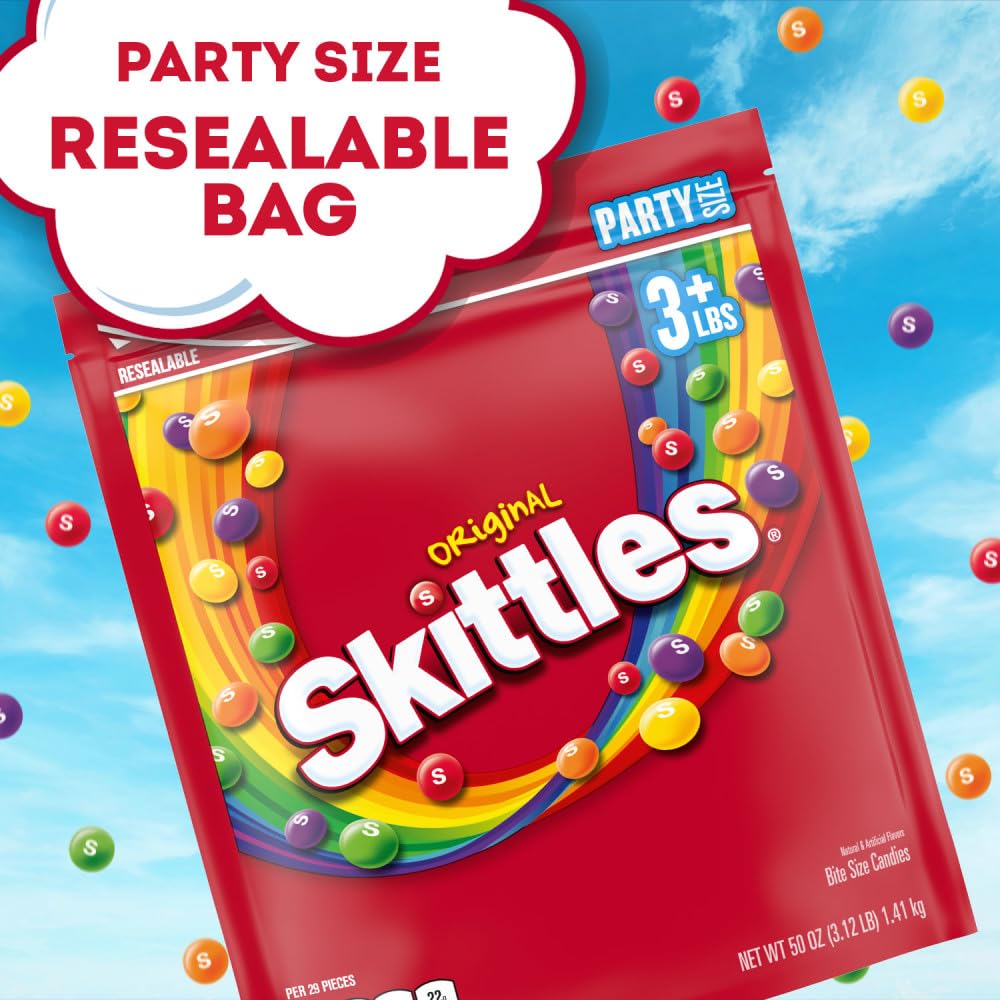 Skittles comparación con mano para escala, muestra tamaño de porciones