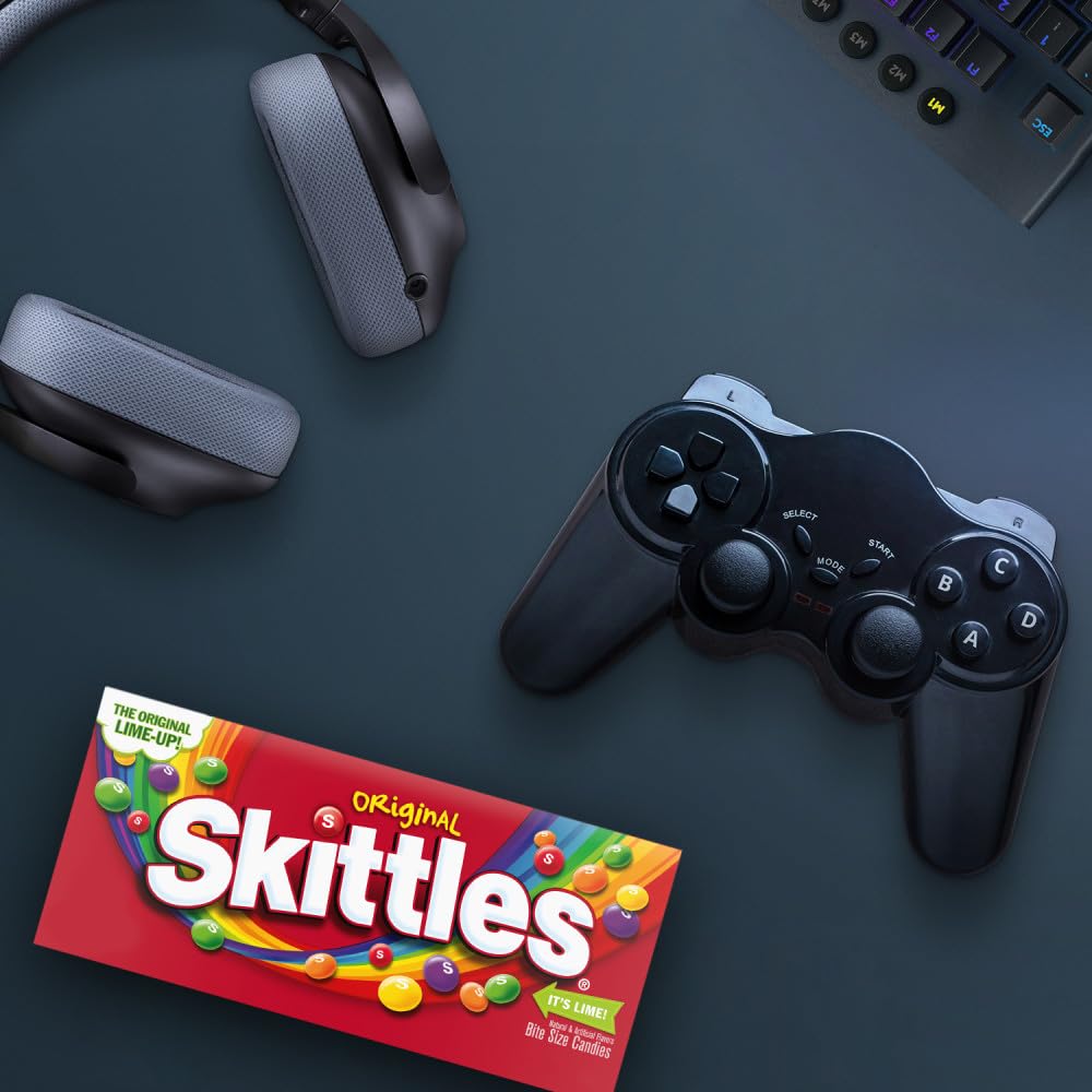 Skittles comparación de tamaño en mano para visualizar porción y conveniencia