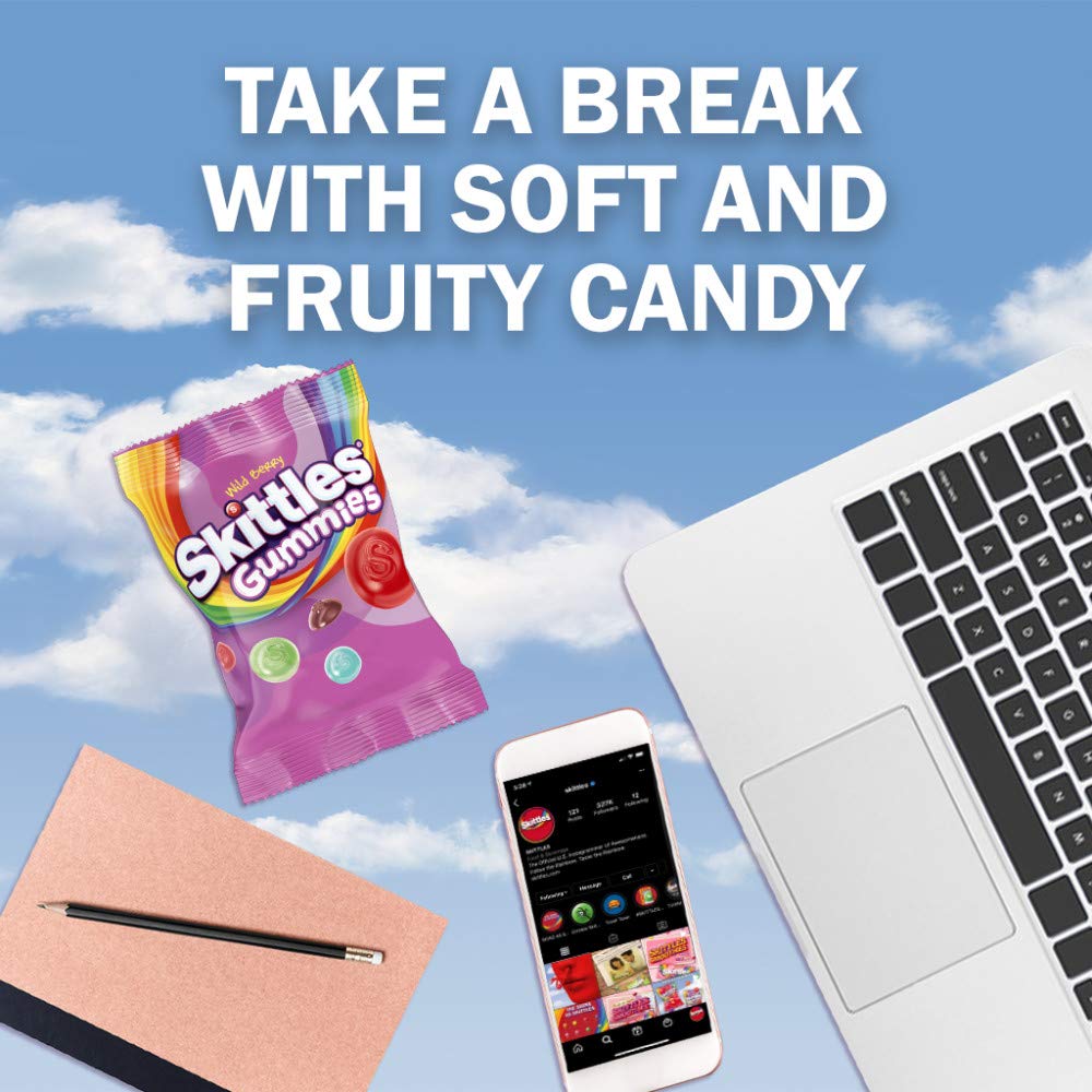 Skittles Wild Berry en mesa de fiesta como dulces para eventos sociales