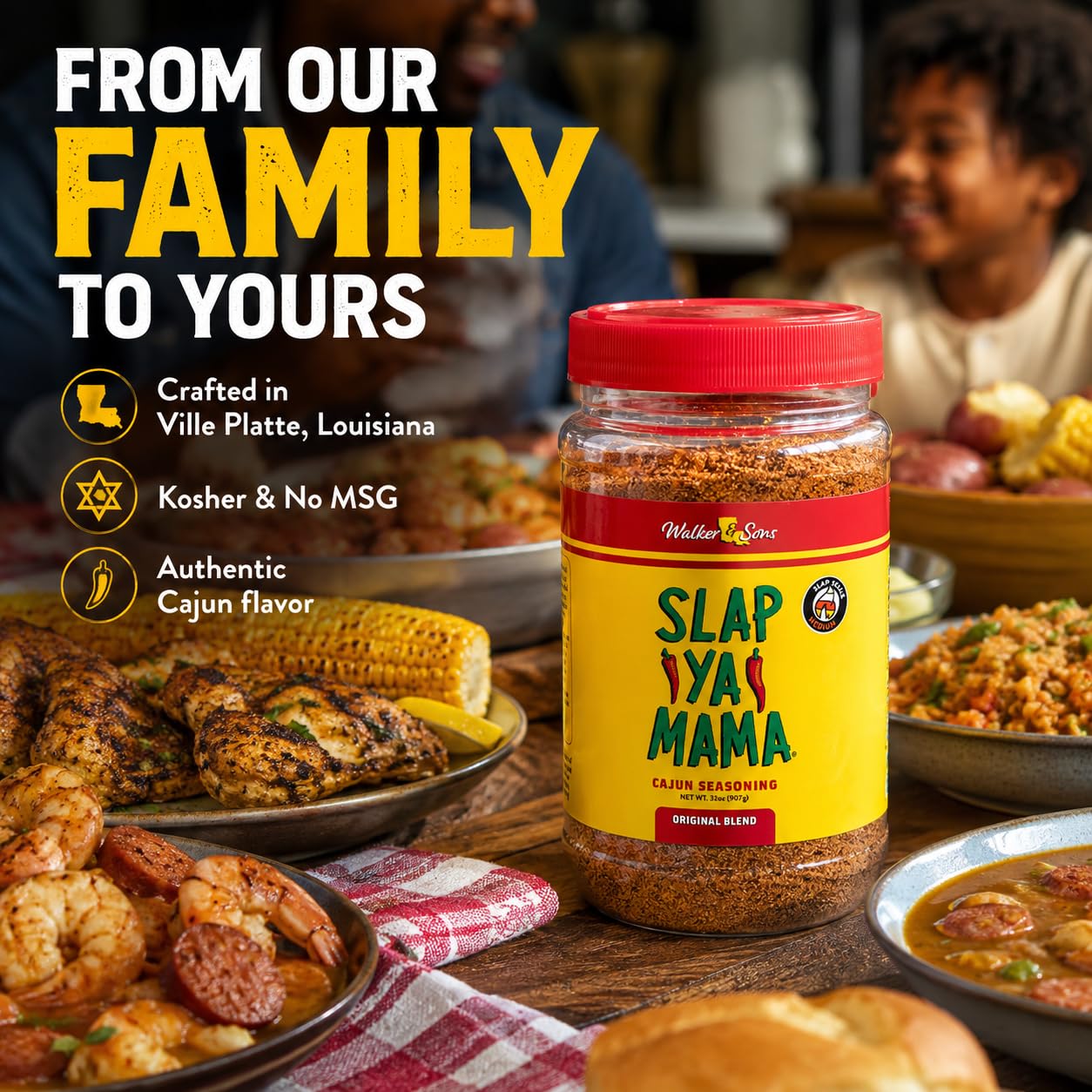 SLAP YA MAMA envase en cocina sobre mesa con ingredientes listos para cocinar