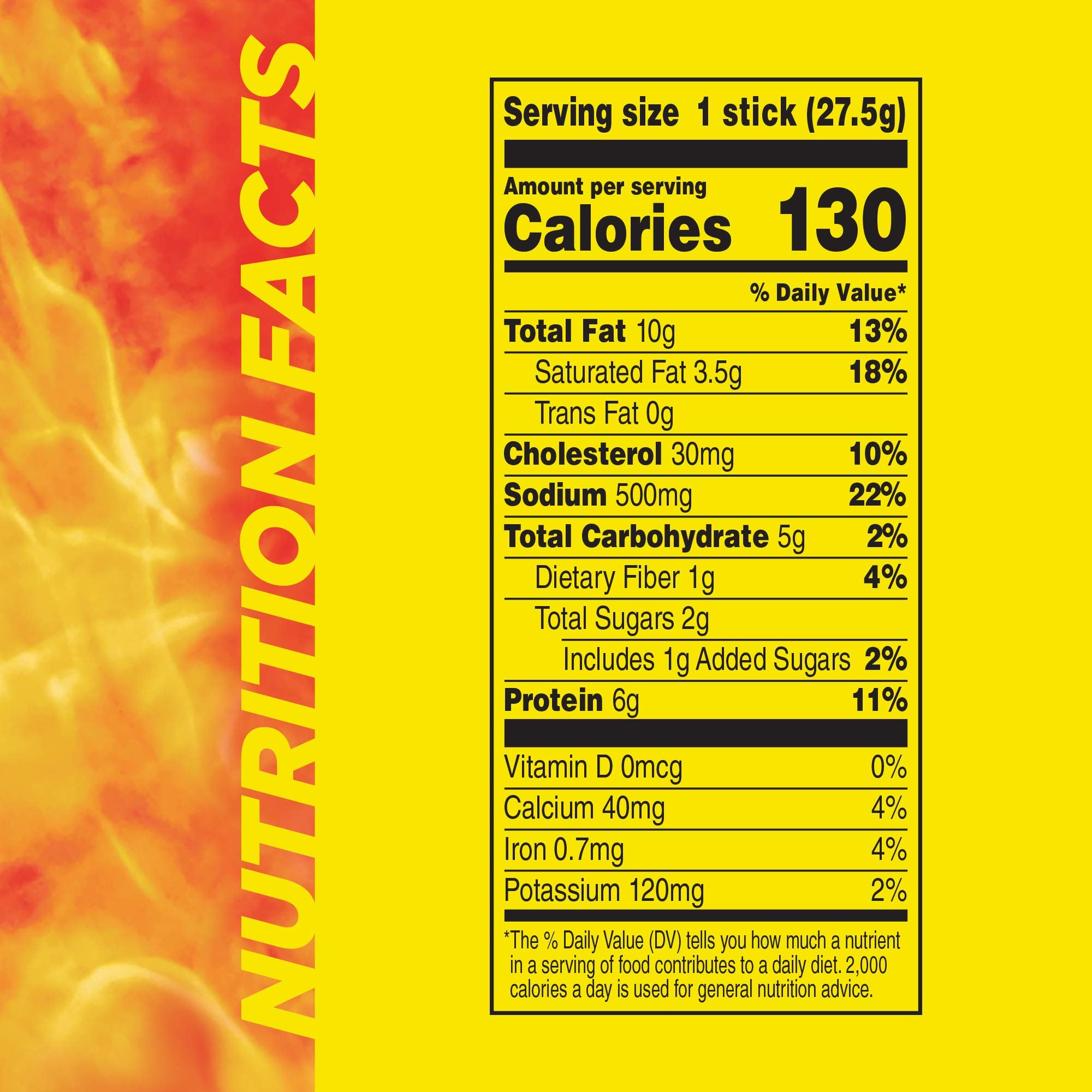Slim Jim servido en tabla de picoteo complementando quesos y frutos secos