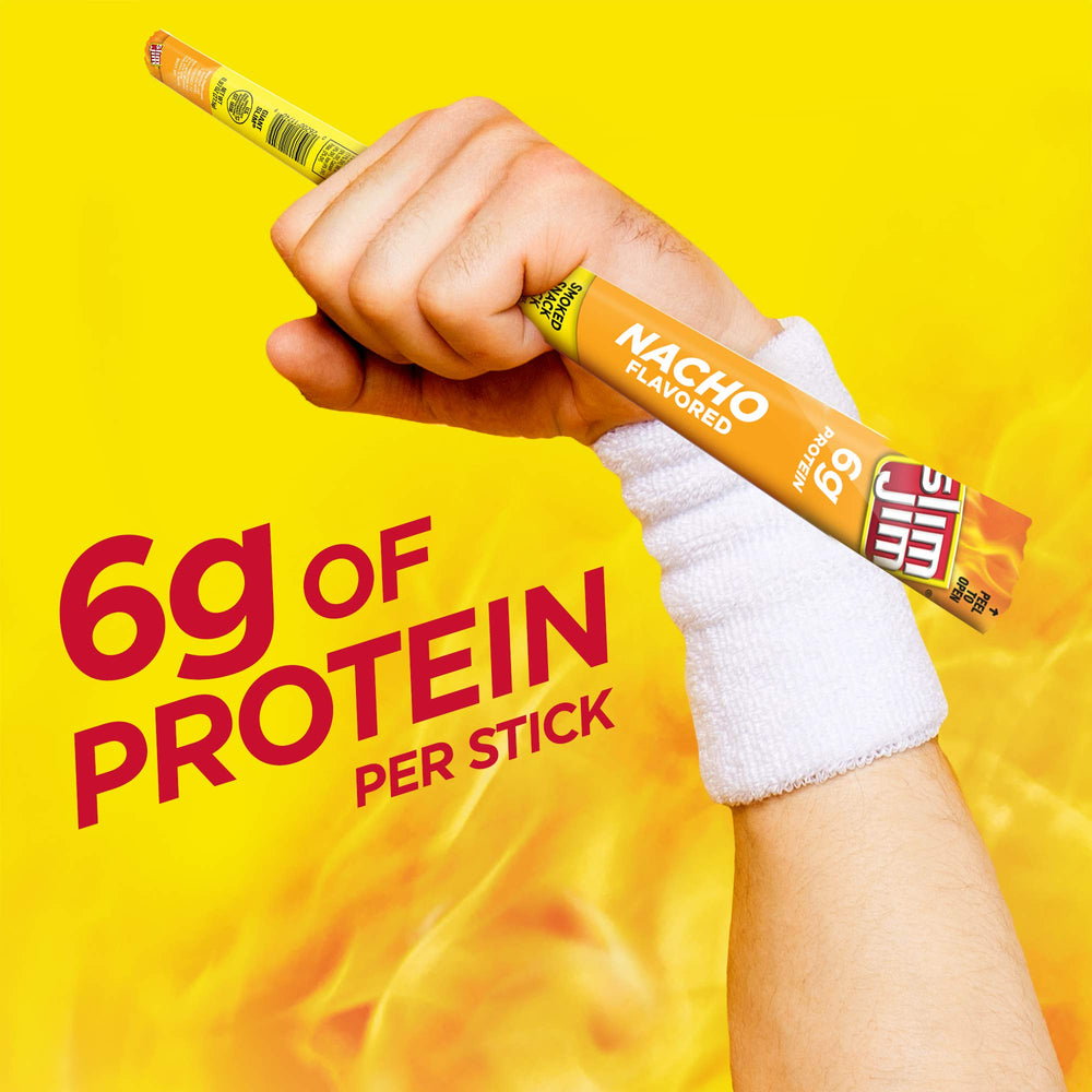 Slim Jim corte cercano revela interior ahumado y masticable