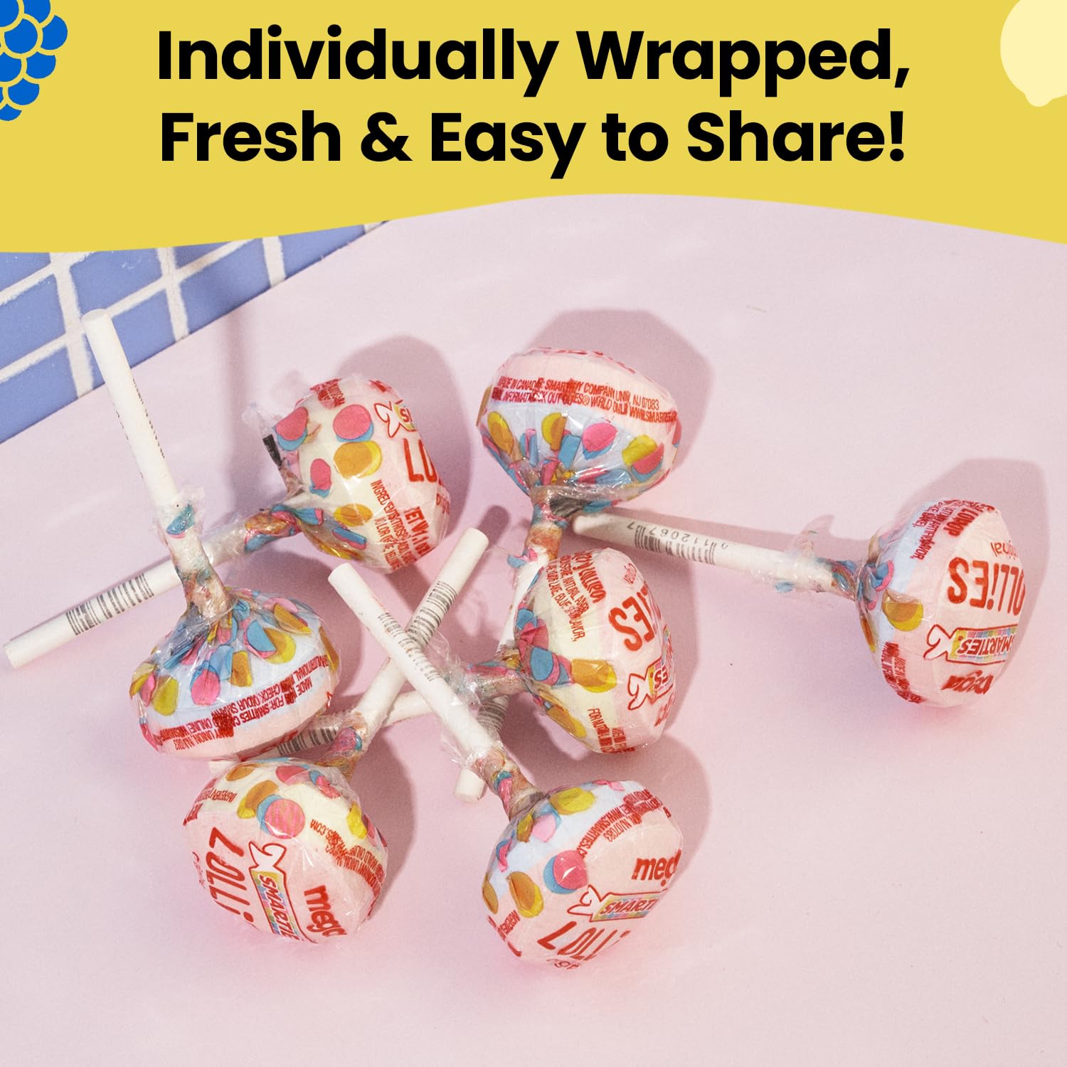 Smarties arreglo de mesa de fiesta con paletas como decoración