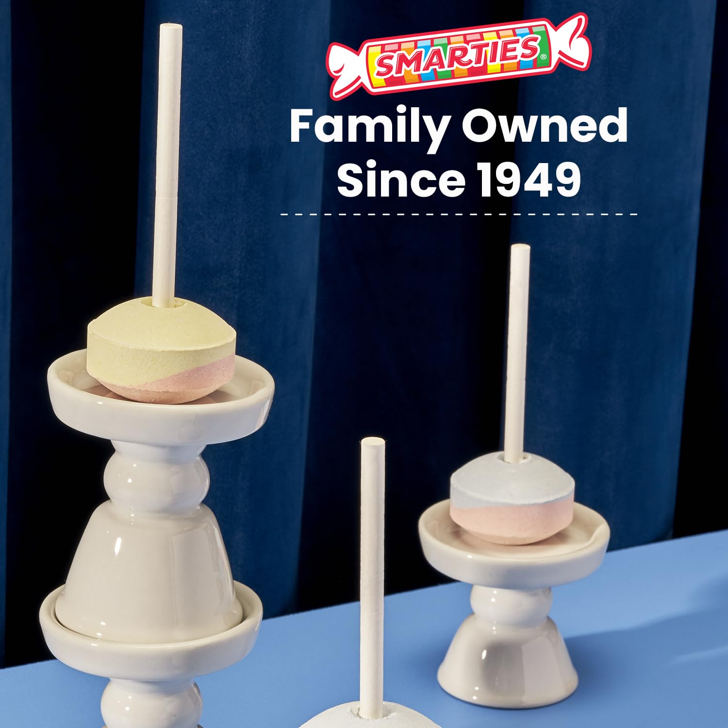 Smarties paleta en mano mostrando escala y tamaño práctico