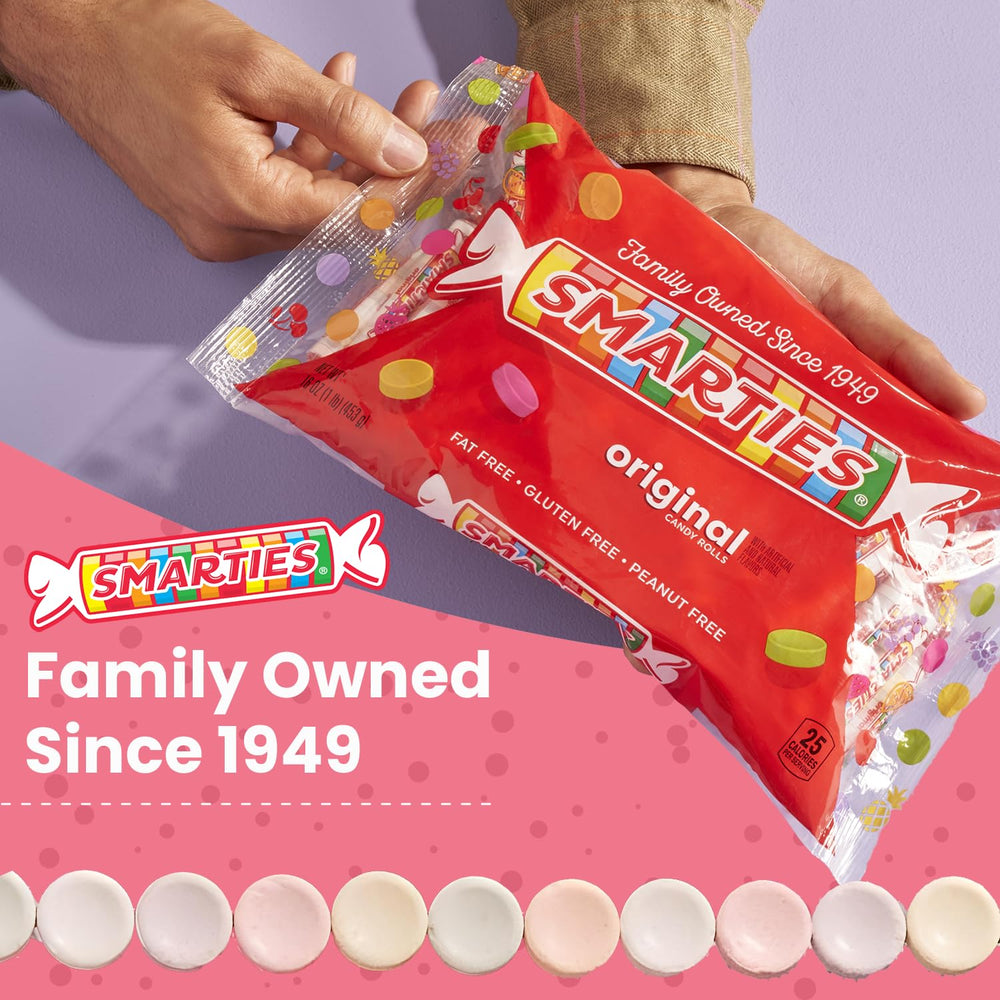 Smarties mano sosteniendo rollos ilustrando porcionado fácil