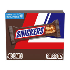 SNICKERS empaque frente mostrando caja de 48 barras y fácil almacenamiento