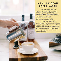 Sonoma Syrup Co jarabe de vainilla vertido en latte para sabor y aroma mejorados