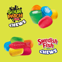 Sour Patch Kids Chews pieza en mano para porción y disfrute