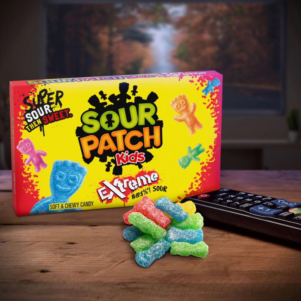 Sour Patch Kids en bol en una fiesta como opción de golosina