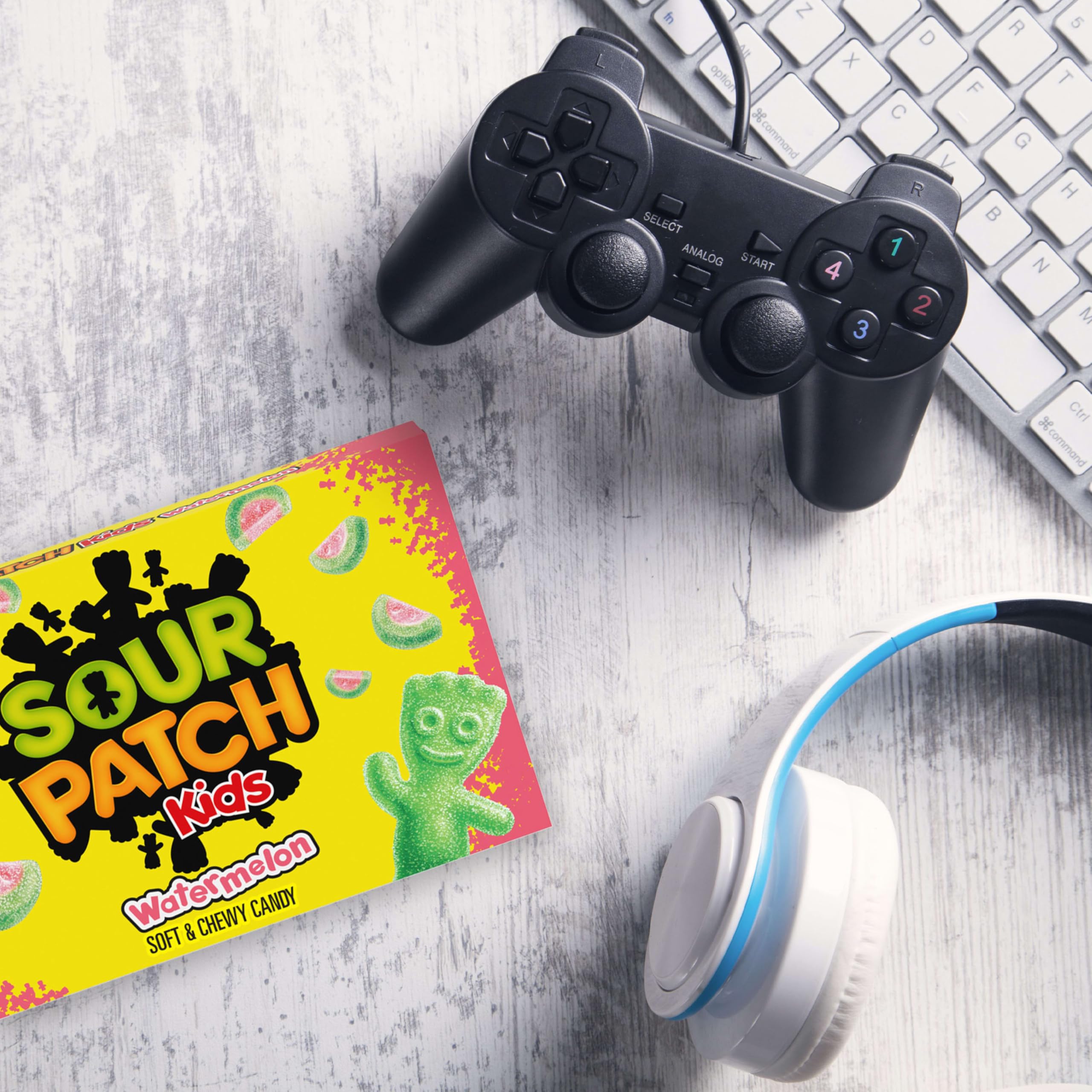 SOUR PATCH KIDS en ambiente de cine para snacks nocturnos