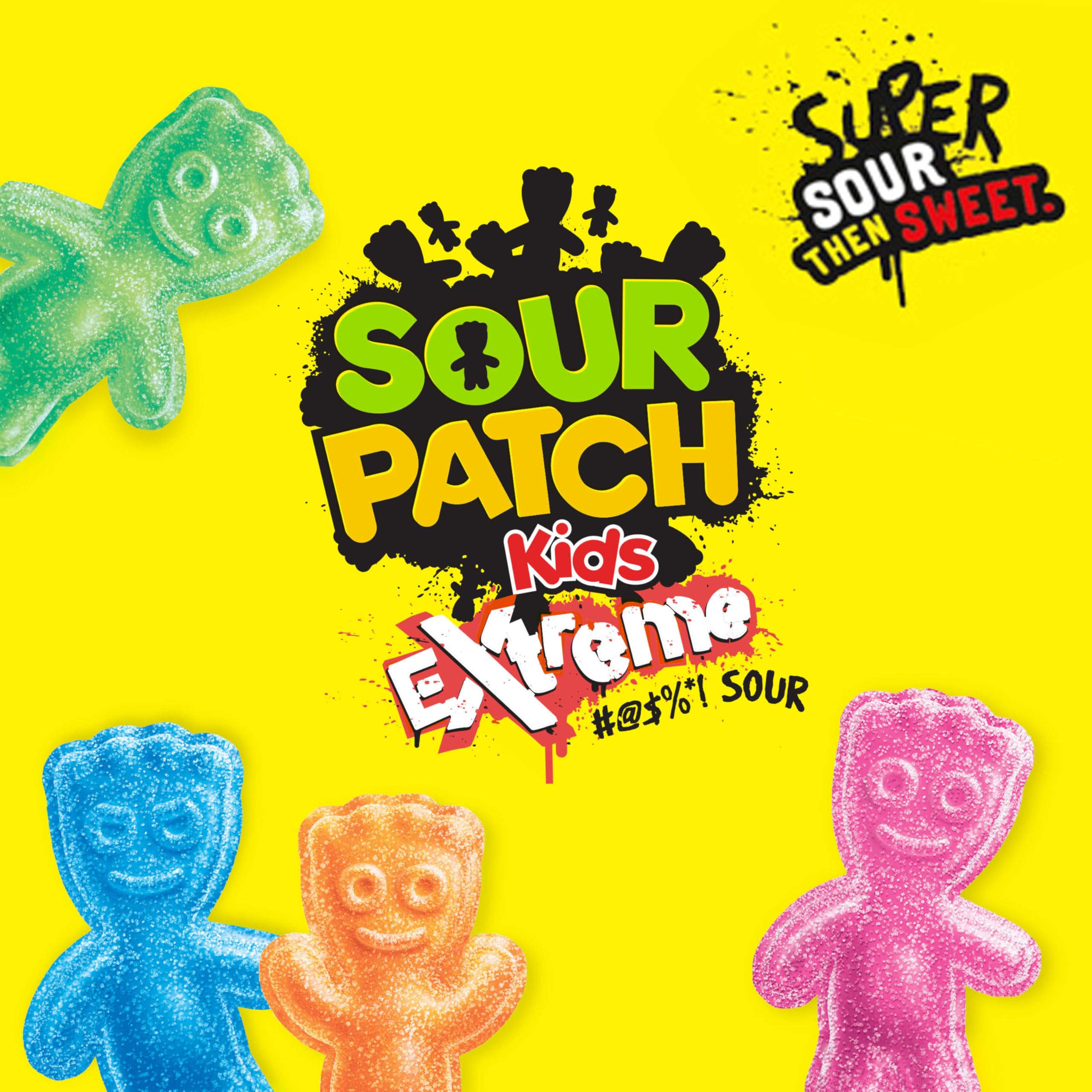 Sour Patch Kids gominolas como topping sobre helado, añade sabor