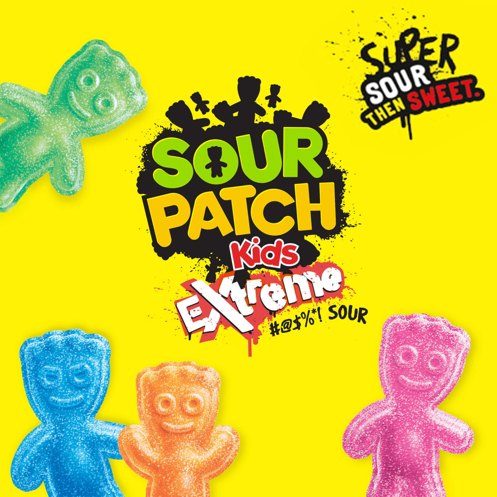 Sour Patch Kids gominolas como topping sobre helado, añade sabor