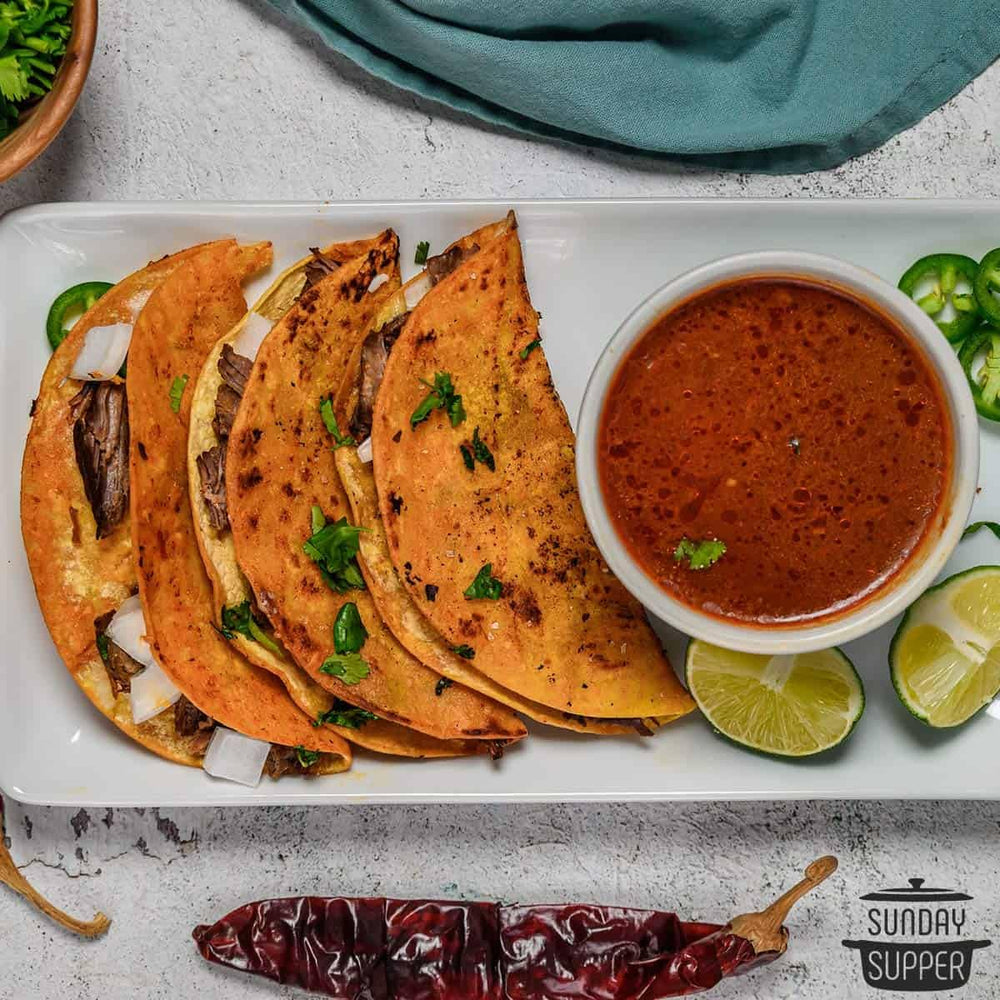 SPICE GIANT ambiente de cocina con platos listos, inspira recetas