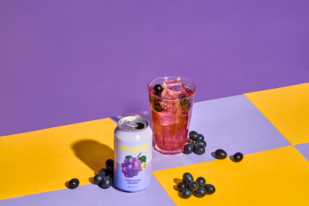 Spindrift bebida en picnic ilustrando consumo social y natural