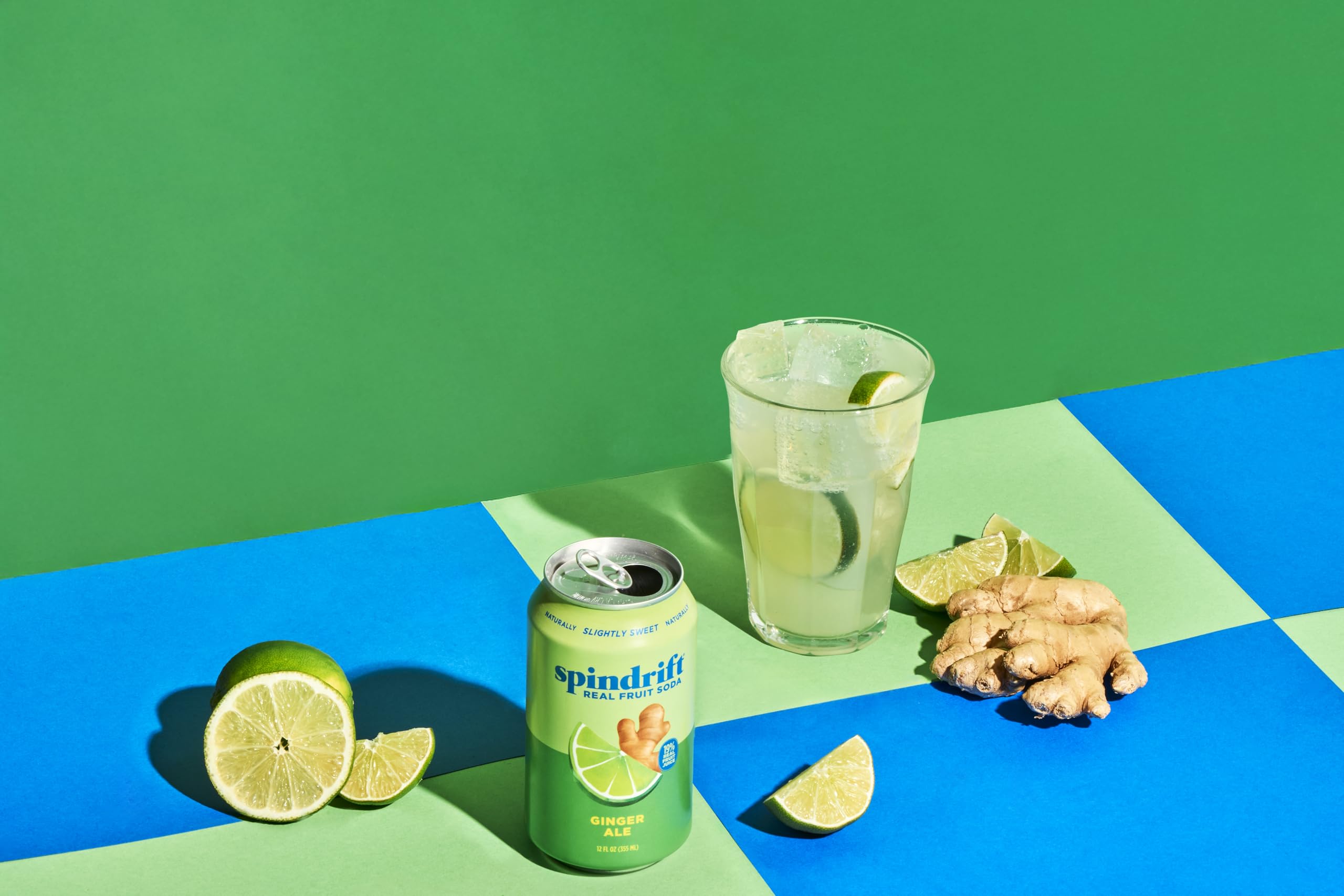 Spindrift latas abiertas con burbujas mostrando efervescencia leve