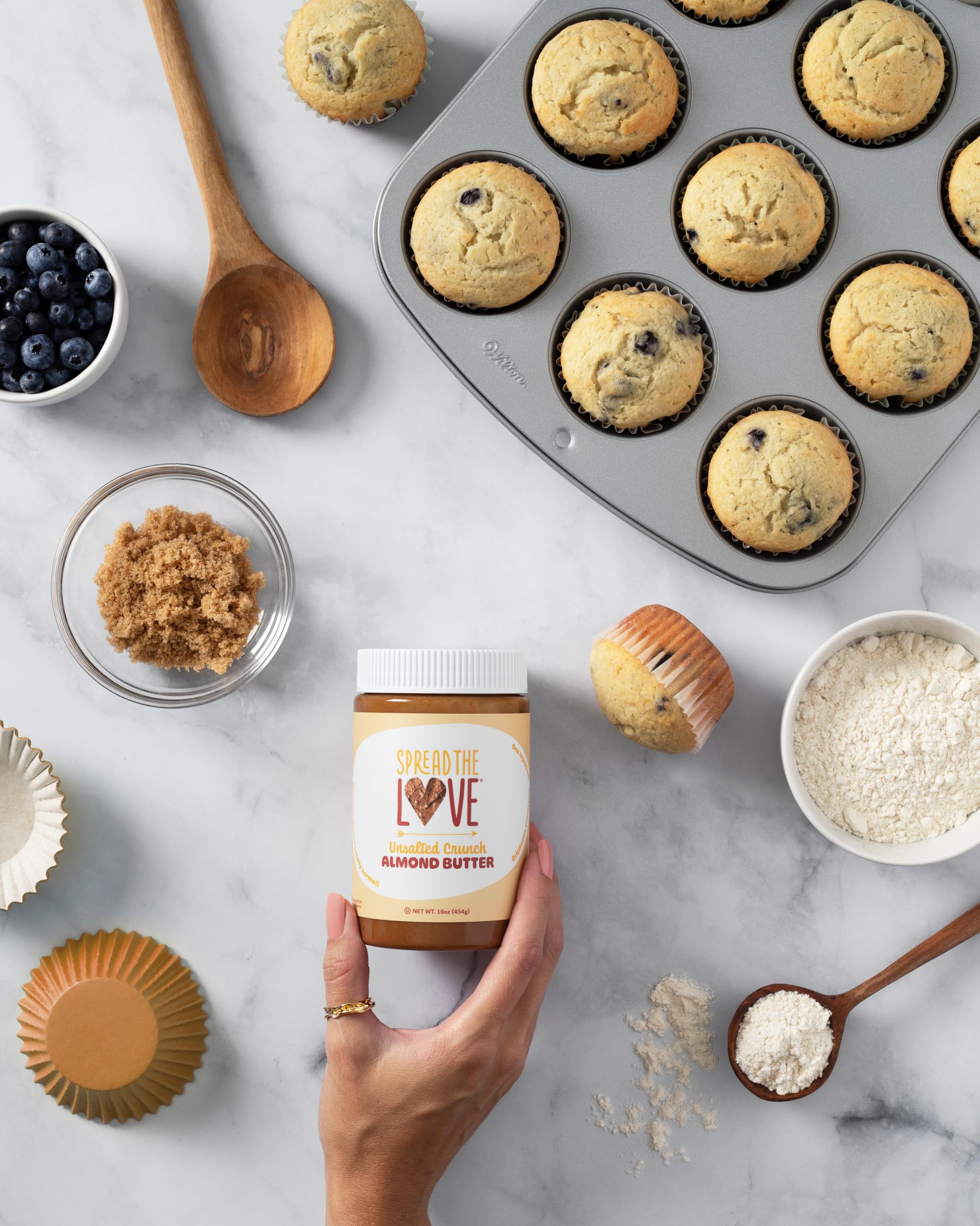 Spread The Love frasco en encimera de cocina estilo vida saludable