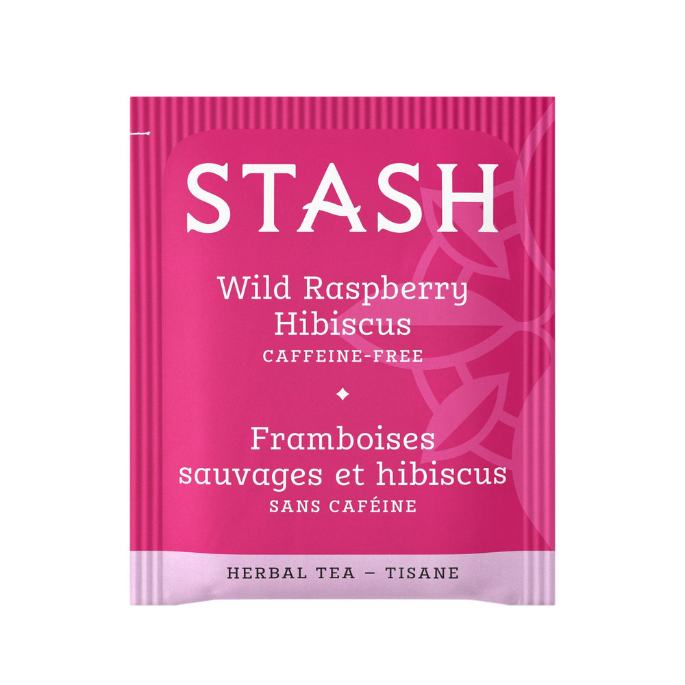 Taza humeante de Stash Wild Raspberry Hibiscus con vapor, sabor frutal inmediato