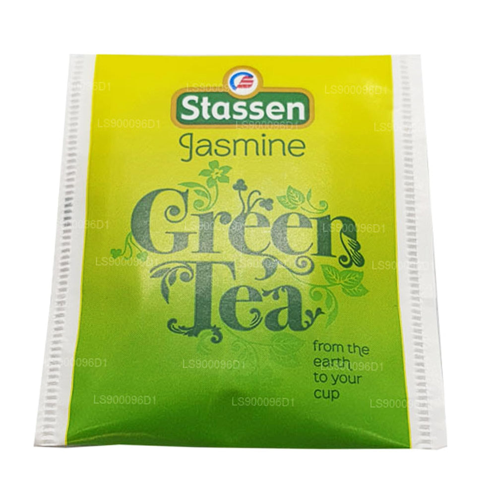 Stassen escena en cocina con taza, momento relajante diario