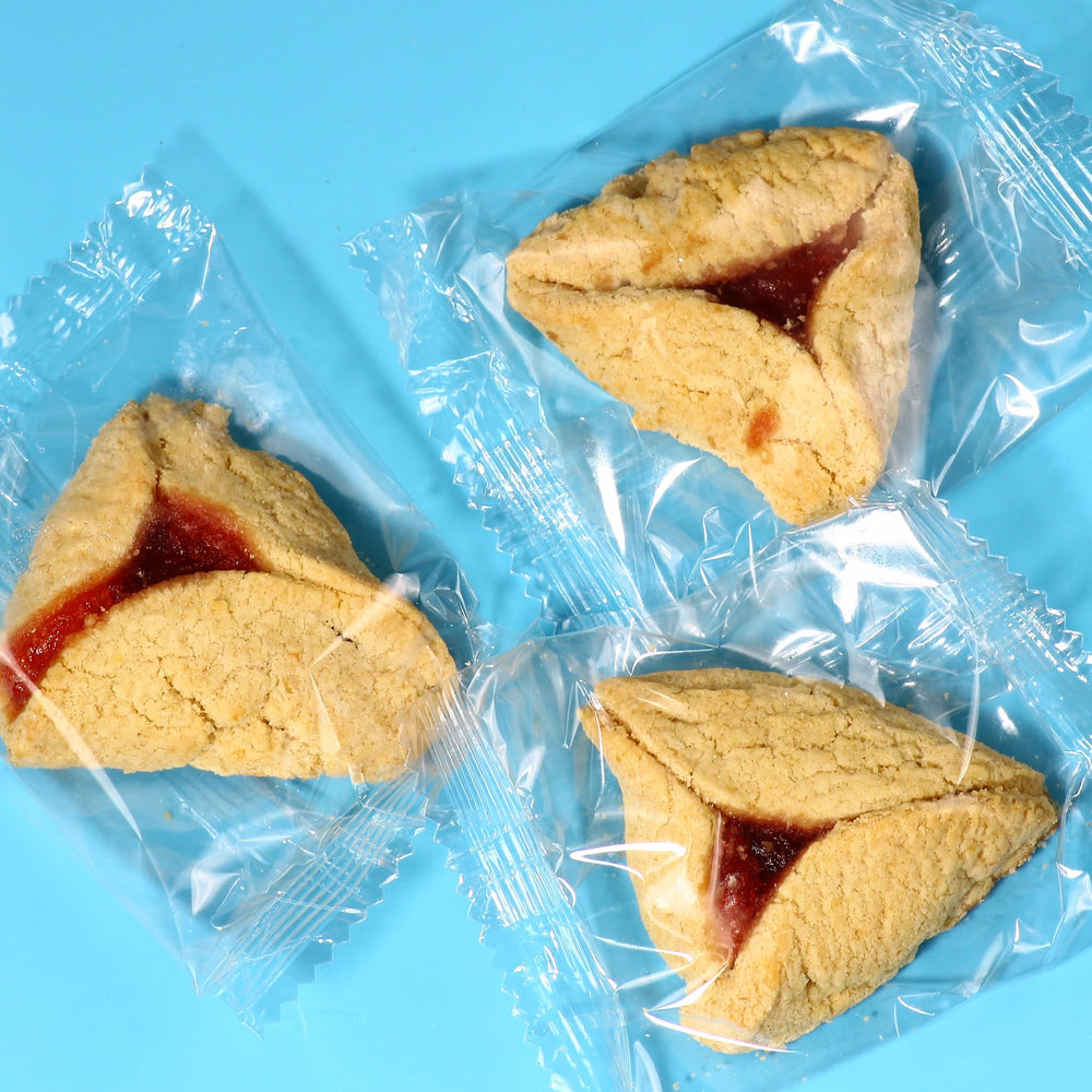 Stern's Bakery galleta en mano para comparar tamaño y facilidad de porción