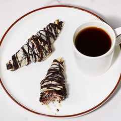 Stern's Bakery primer plano del relleno de chocolate sin azúcar, sabor equilibrado