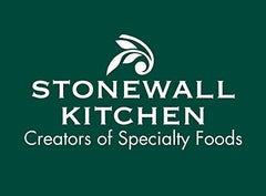 Stonewall Kitchen primer plano del aceite mostrando textura brillante y hierbas integradas