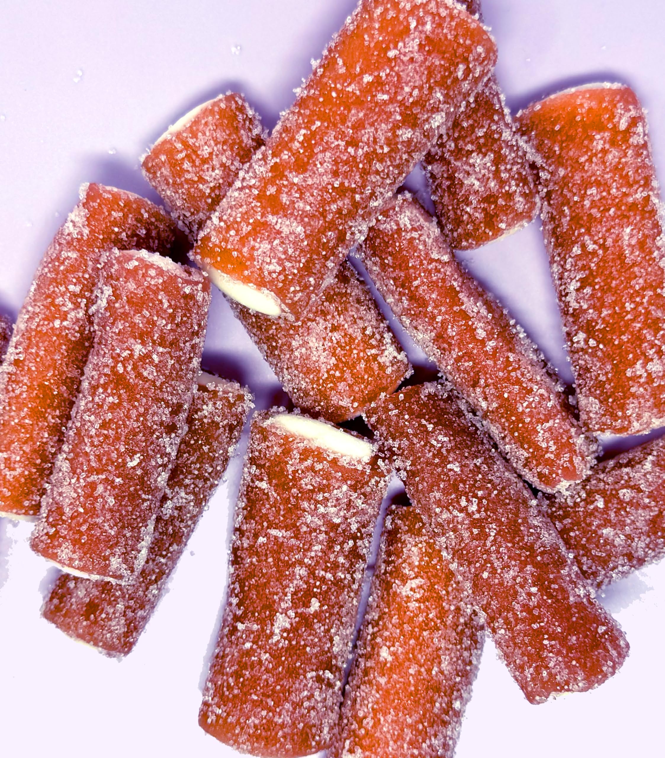 Sugarloo World porción en mano para comparar tamaño y facilidad de comer