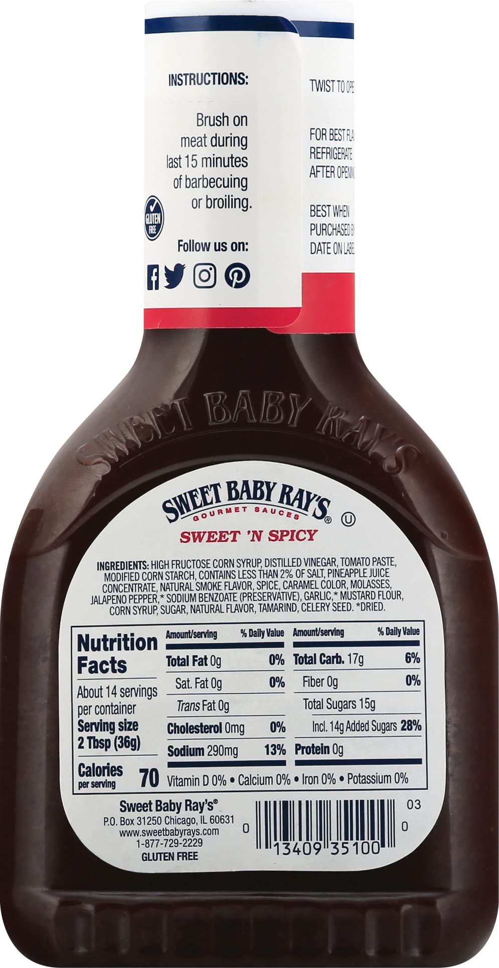 Sweet Baby Ray's botellas aplicadas sobre costillas en asado realzando glaseado