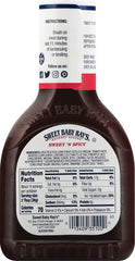 Sweet Baby Ray's botellas aplicadas sobre costillas en asado realzando glaseado