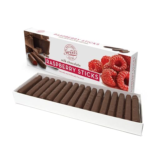 Sweet Candy Company palito en mano para referencia de tamaño y porción