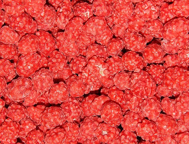 SweetGlob primer plano textura caramelo duro y cacahuete tostado, crujiente y sabroso