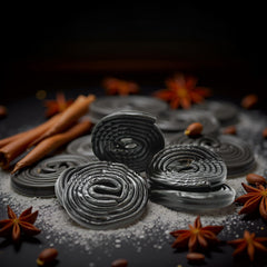 SweetGourmet manos separando una rueda para decorar, versatilidad en repostería