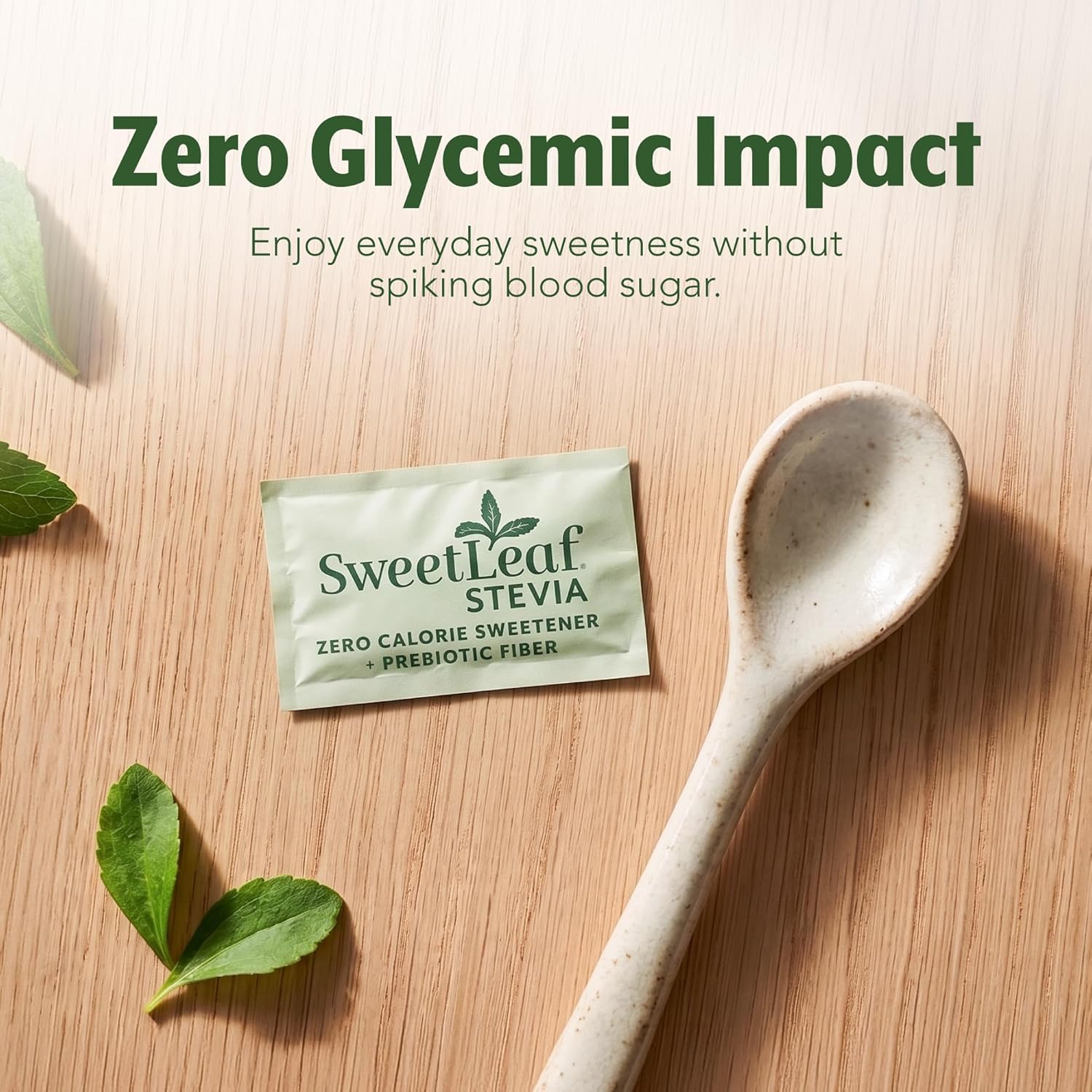 SweetLeaf comparación de tamaño del sobre junto a una mano, beneficio portable