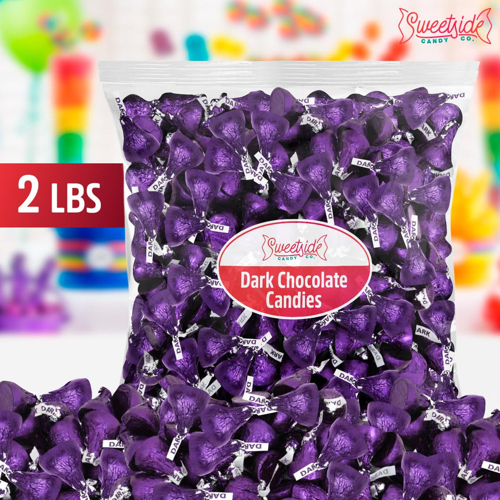 SWEETSIDE CANDY CO. mesa de fiesta con bombones morados, aporta color decorativo