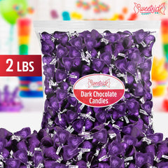 SWEETSIDE CANDY CO. mesa de fiesta con bombones morados, aporta color decorativo