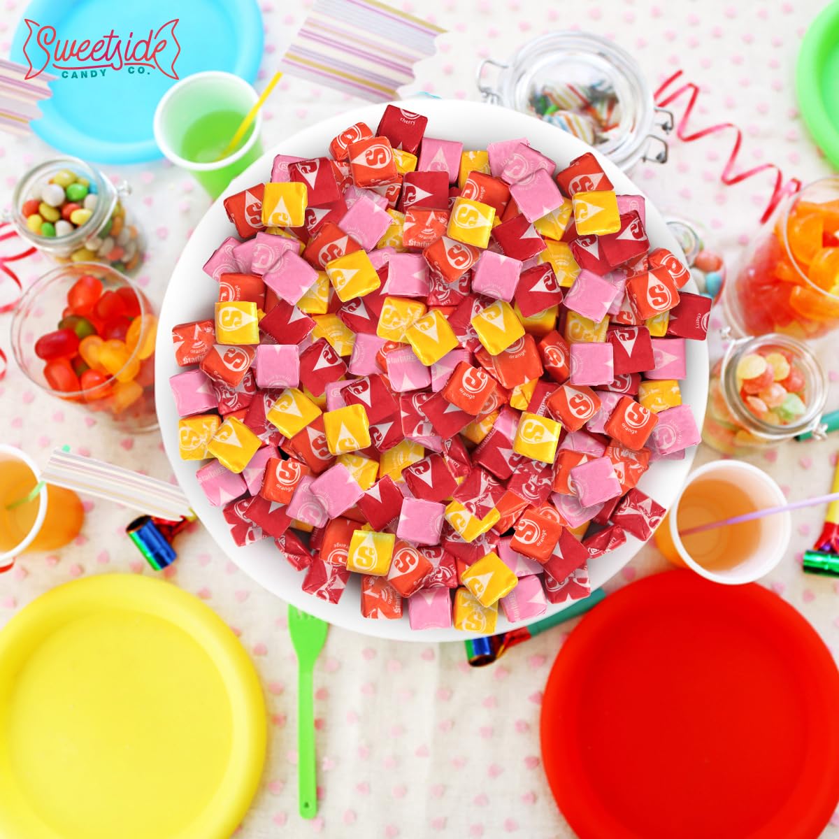 SWEETSIDE CANDY CO. mesa de fiesta decorada con Starbrst como foco colorido