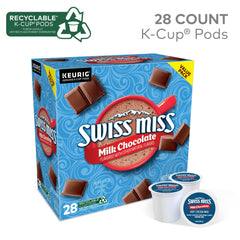 Swiss Miss polvo de cocoa cerca, mostrando textura cremosa y mezcla con leche