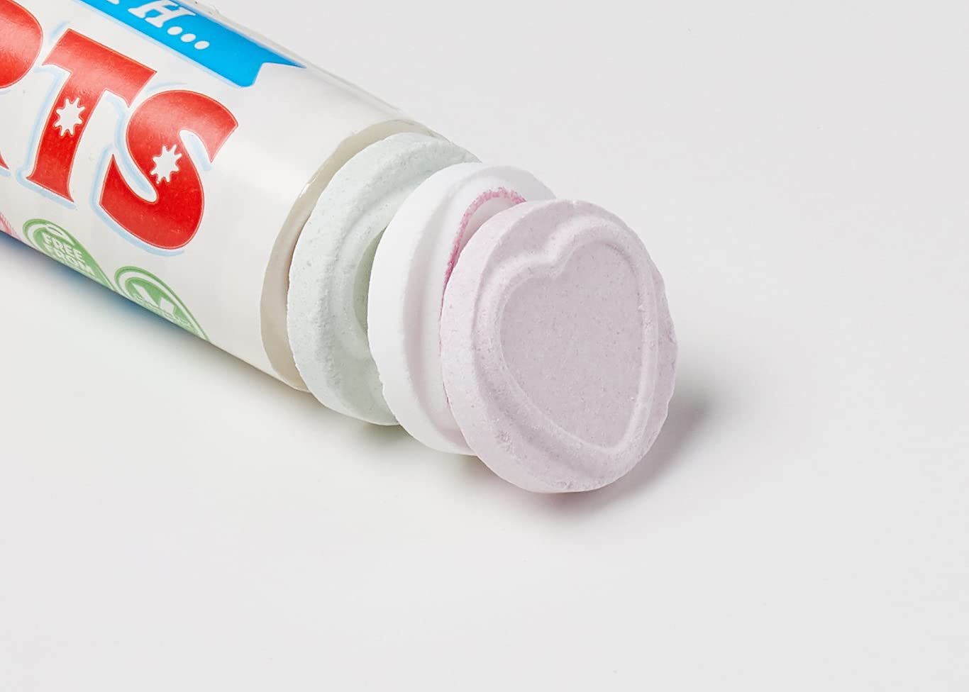 Swizzels detalle de mensajes impresos legibles en la superficie del caramelo