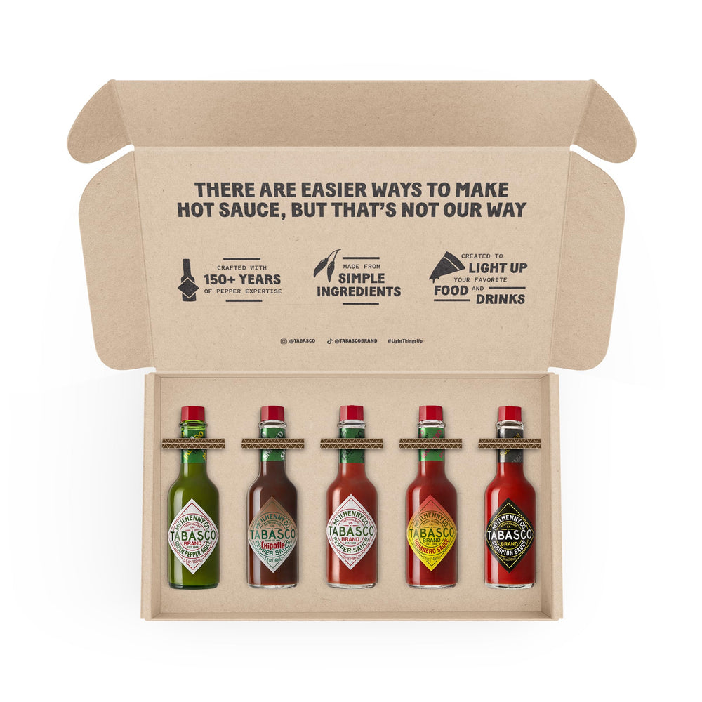 TABASCO salsa sobre aguacate tostado realzando sabor en desayuno