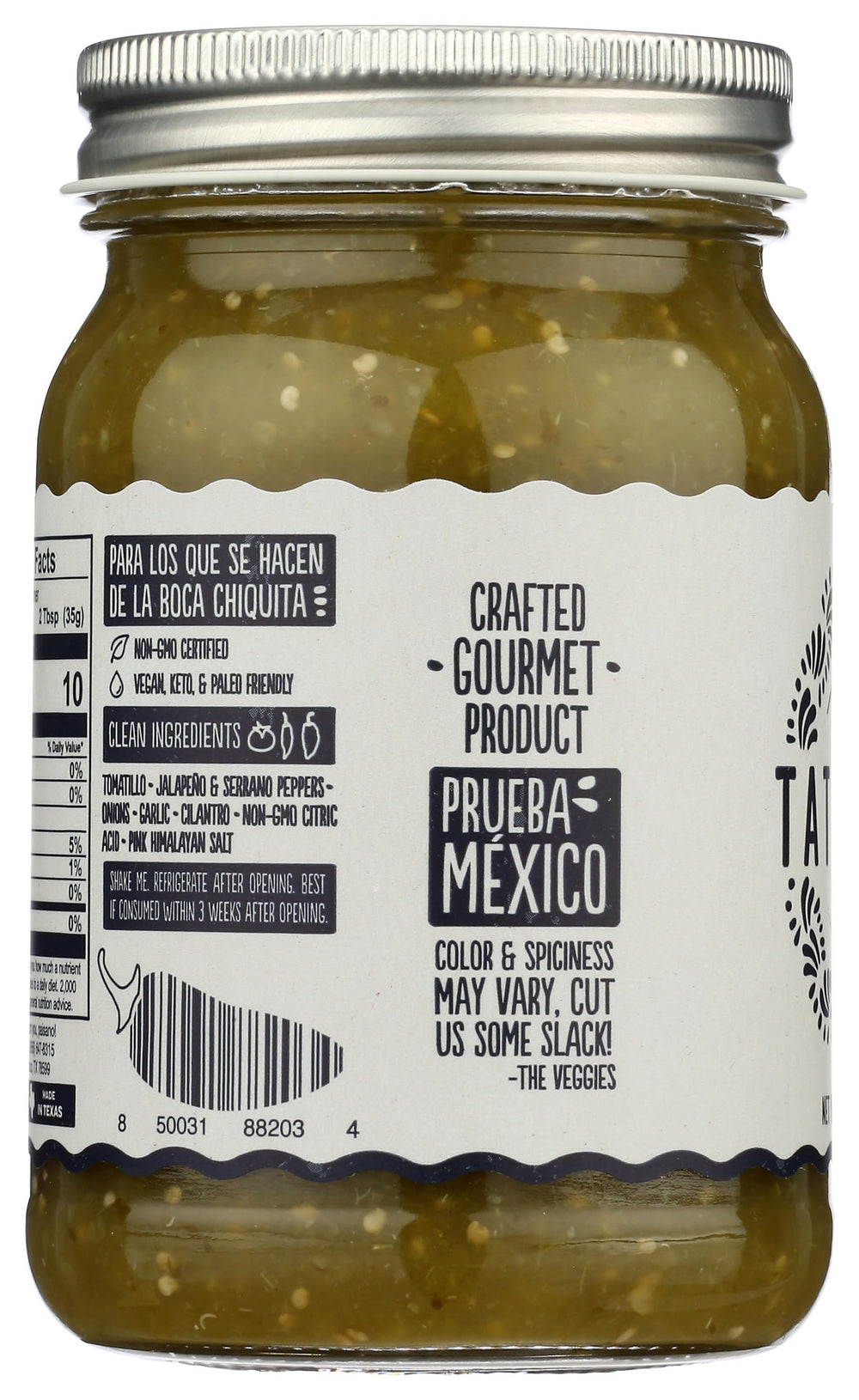 TATEMADA salsa vertida sobre tacos para realzar sabor y frescura