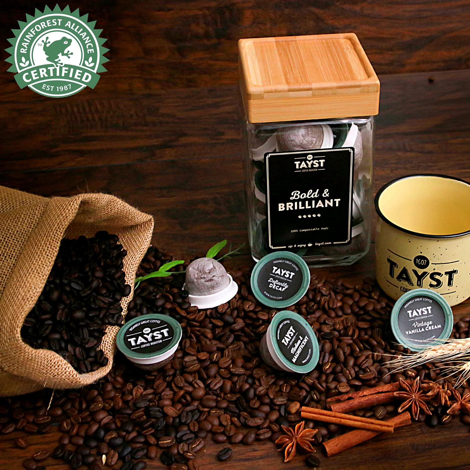 Tayst Coffee Roaster café servido en taza con crema apetecible