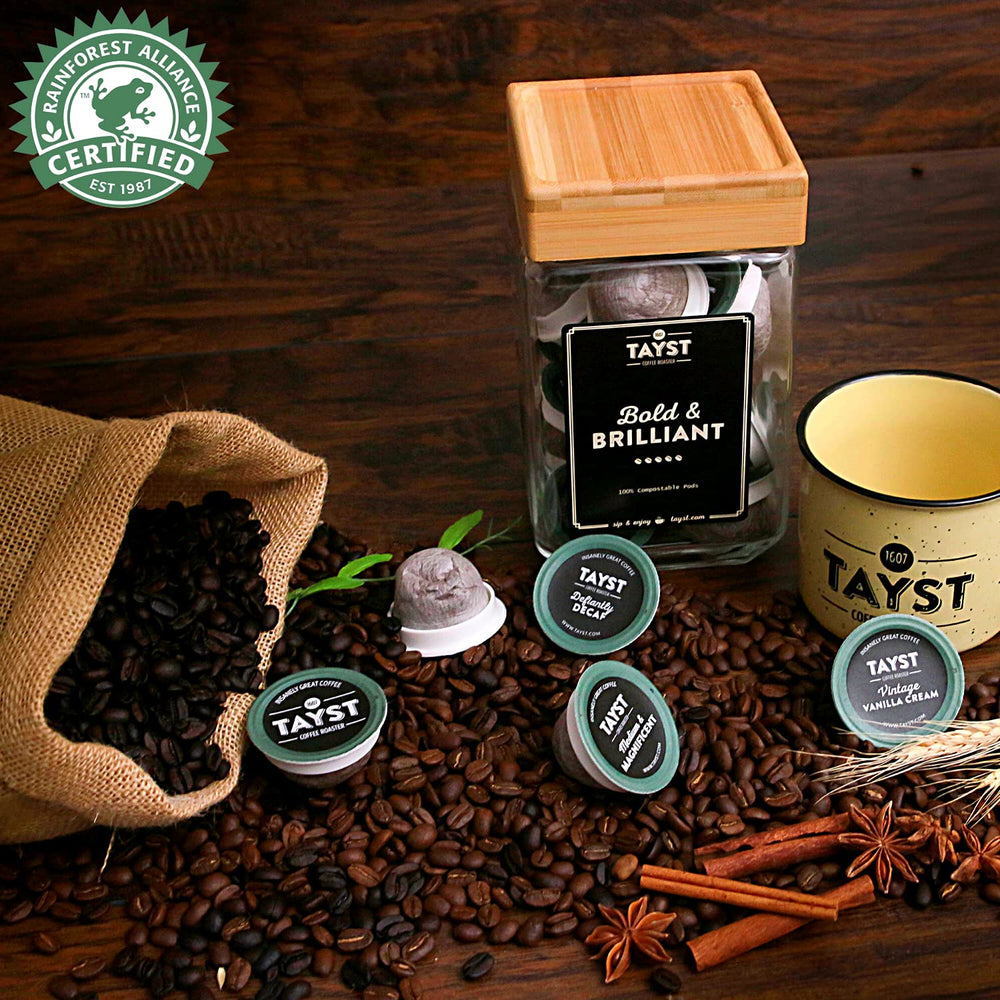 Tayst Coffee Roaster café servido en taza con crema apetecible